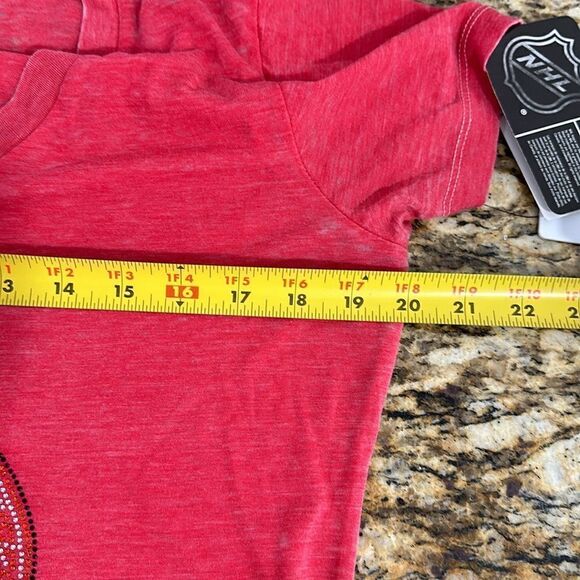 Touch By Alyssa Milano Chicago Blackhawks Red Distressed Logo T-Shirt Size 2XL - Picture 6 of 7